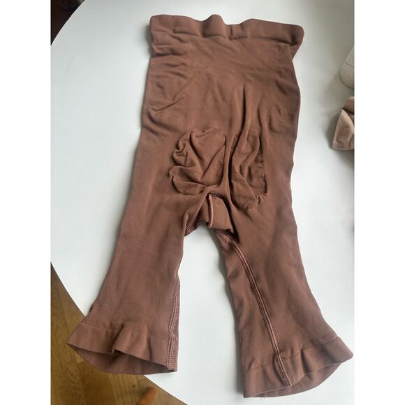 NWOT Skims Seamless Sculpt High-Waisted Above the Knee Short in Jasper, Small - Picture 7 of 8